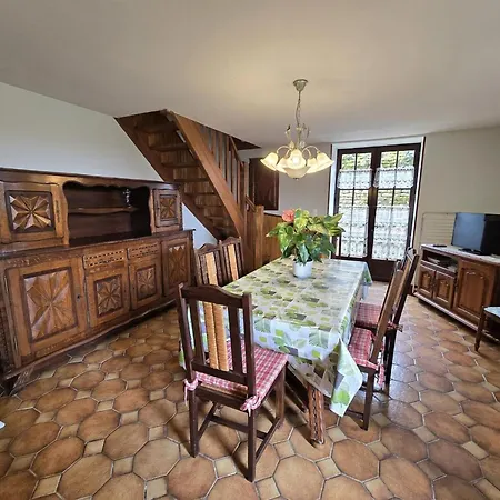 Maison Pour 6 Pers. Avec Piscine Privee Et Animaux Acceptes - Fr-1-616-83 *